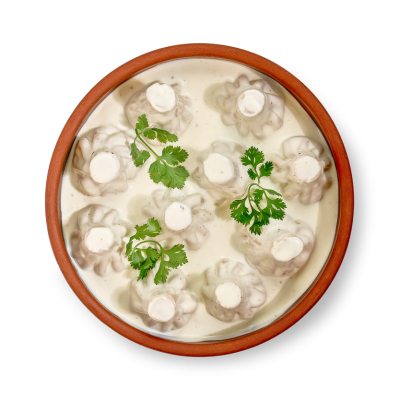 Мини-хинкали с курицей в сырном соусе 