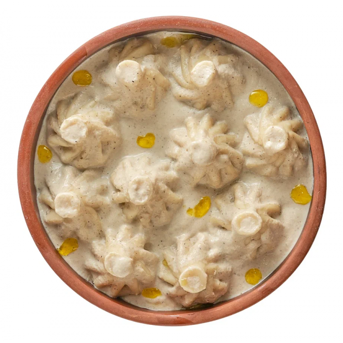 Мини-хинкали с курицей в грибном соусе